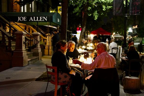 Photo Flash: Matthew Broderick, Joel Grey and More Celebrate the Return of Joe Allen  Image