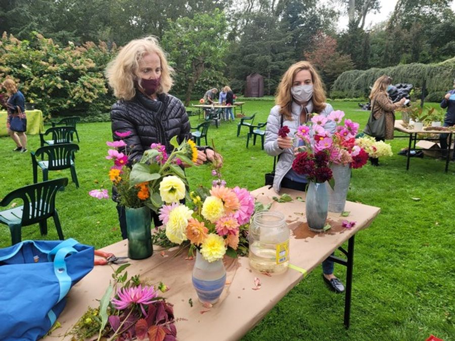 Photo Flash: LongHouse Reserve Celebrates Family Day and Dahlia Day! Image