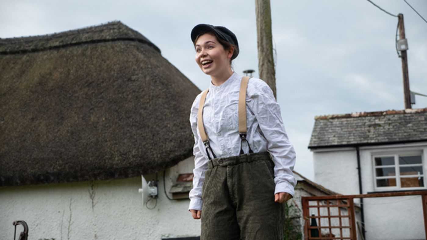 Photo Flash: Michael Morpurgo Shows Cast of PRIVATE PEACEFUL the Village That Inspired His Novel  Image