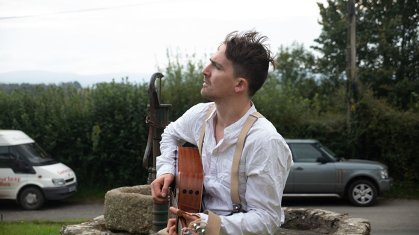 Photo Flash: Michael Morpurgo Shows Cast of PRIVATE PEACEFUL the Village That Inspired His Novel  Image