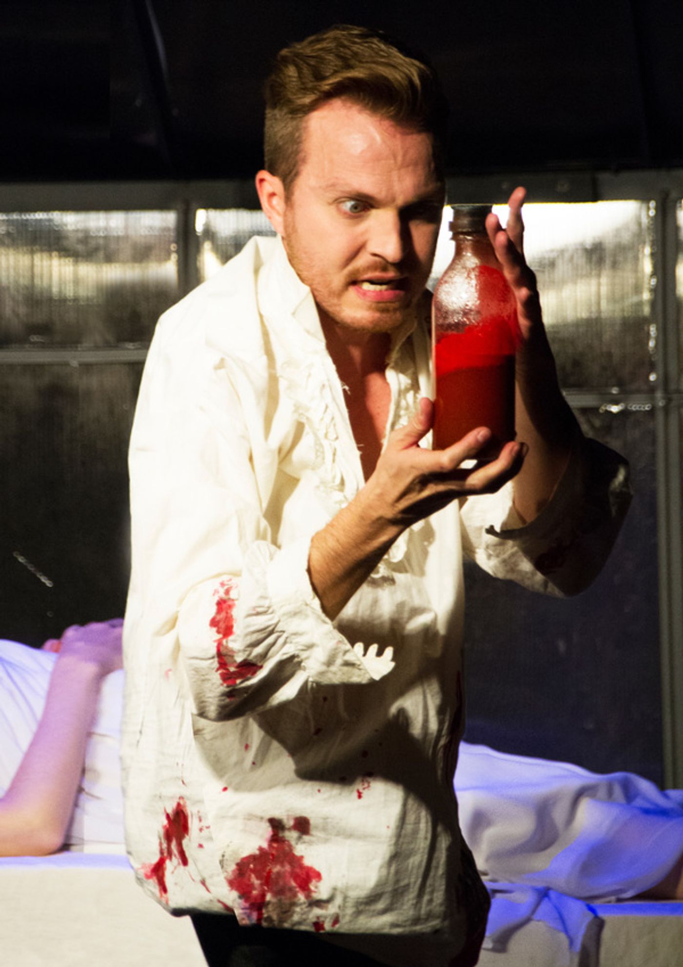 JUGAR A SER DIOS llega a tiempo para Halloween  Image