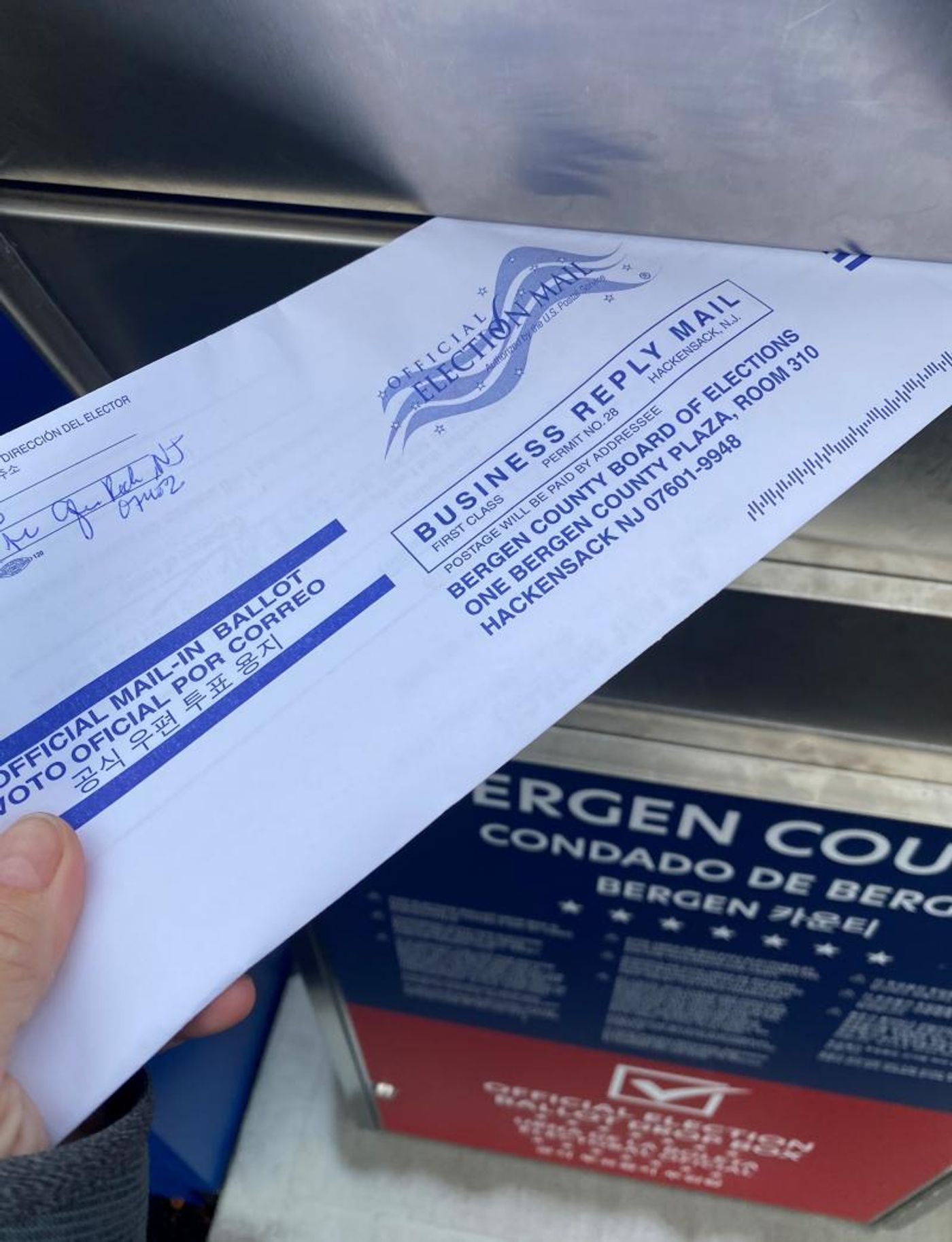 Feature: Cabaret and Concert Artists Flock To Polls For Early Voting  Image