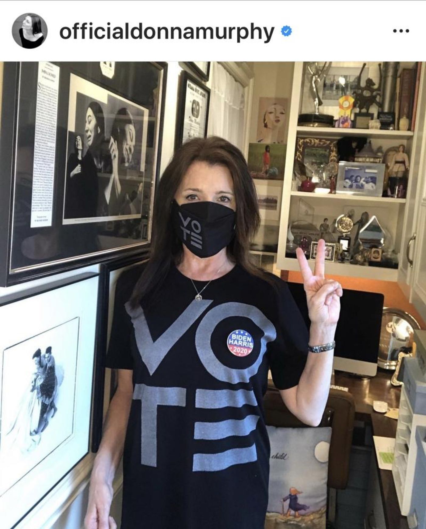 Feature: Cabaret and Concert Artists Flock To Polls For Early Voting  Image