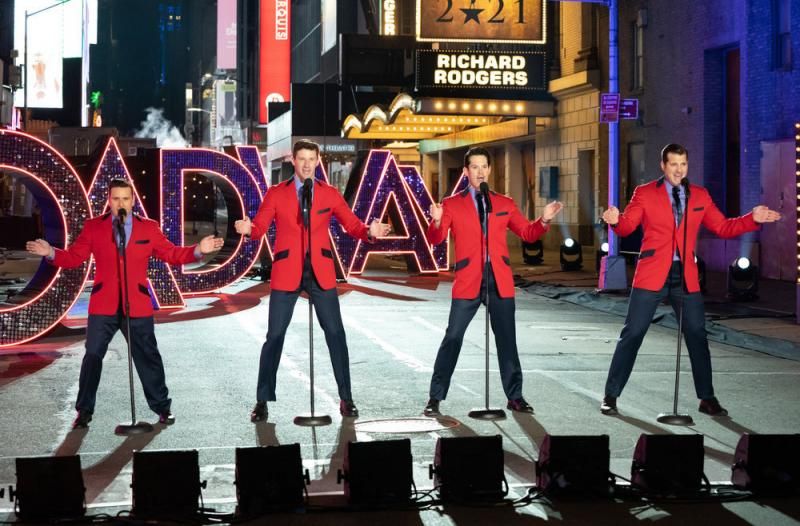 Photo Flash: Casts of MEAN GIRLS, AIN'T TOO PROUD, JAGGED LITTLE PILL, JERSEY BOYS, CHICAGO, DIANA: THE MUSICAL and RENT Unite for ONE NIGHT ONLY: THE BEST OF BROADWAY — photo 14 of 20