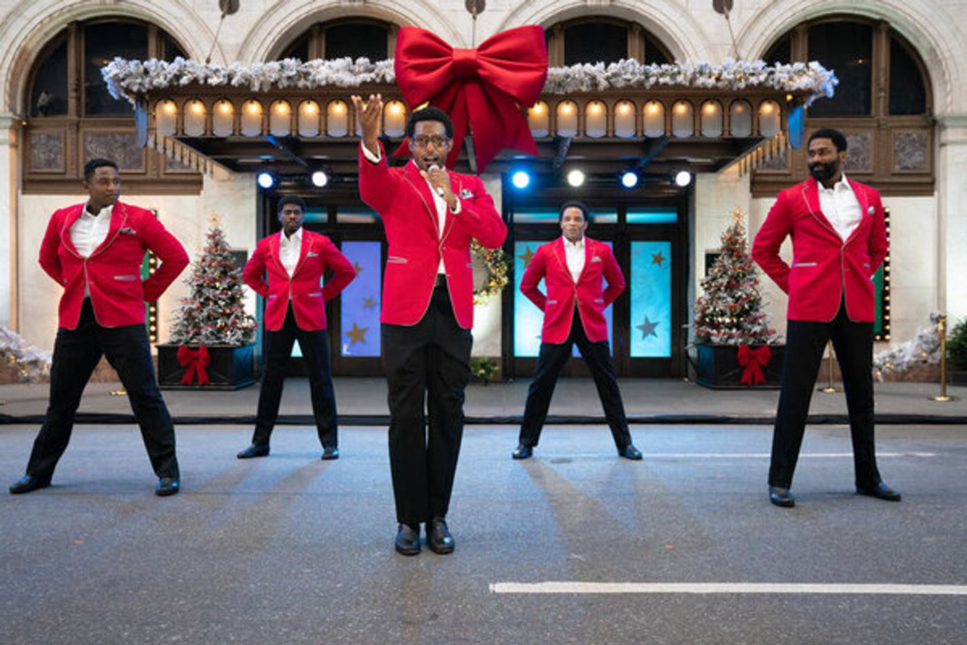 Photo Flash: The Casts of JAGGED LITTLE PILL, HAMILTON, MEAN GIRLS, and AIN'T TOO PROUD Perform at the MACY'S THANKSGIVING DAY PARADE Photo Flash: The Casts of JAGGED LITTLE PILL, HAMILTON, MEAN GIRLS, and AIN'T TOO PROUD Perform at the MACY'S THANKSGIVING DAY PARADE Image