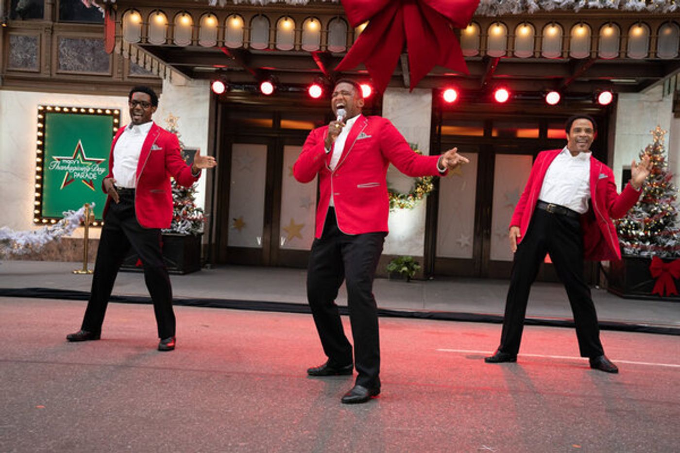 Photo Flash: The Casts of JAGGED LITTLE PILL, HAMILTON, MEAN GIRLS, and AIN'T TOO PROUD Perform at the MACY'S THANKSGIVING DAY PARADE Photo Flash: The Casts of JAGGED LITTLE PILL, HAMILTON, MEAN GIRLS, and AIN'T TOO PROUD Perform at the MACY'S THANKSGIVING DAY PARADE Image
