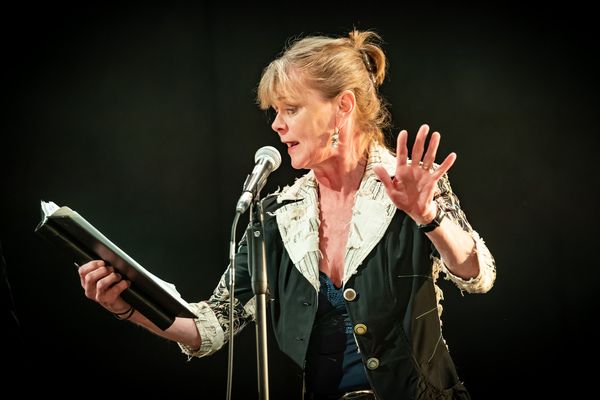 Samantha Bond Photo