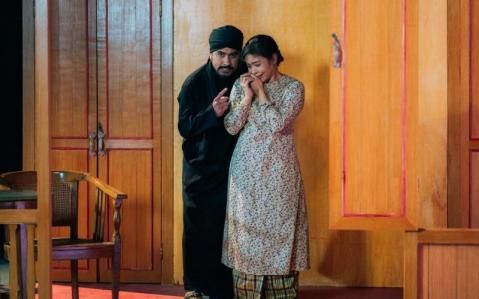 Review: Musical Short Film LENTERA DI TEPIAN Serves a Flickering, Old-Fashioned Romance  Image