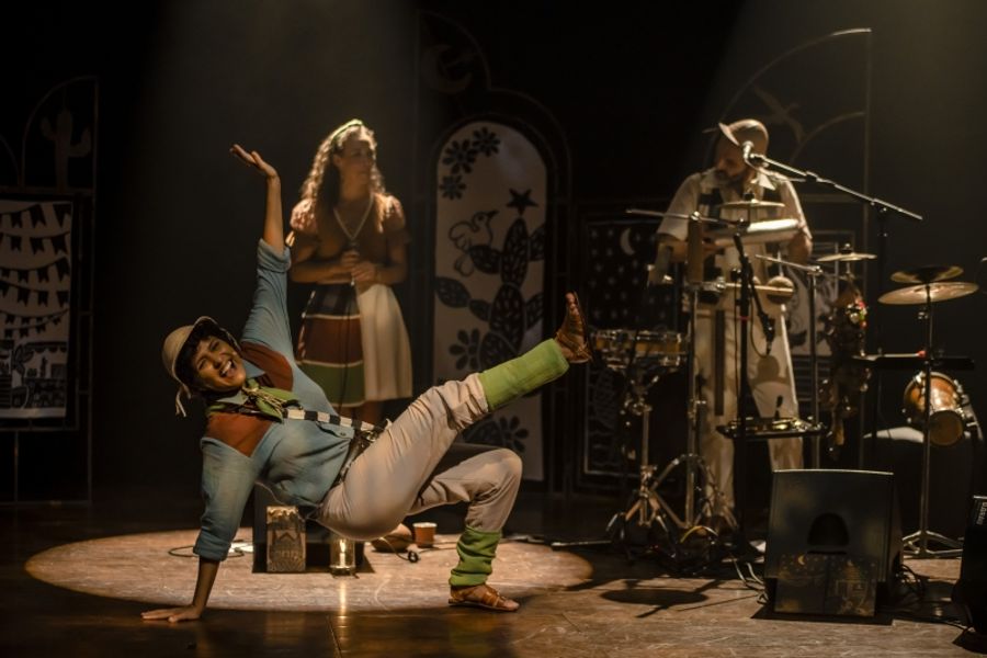 Review: Sung In Forro Classics and Told In Cordel Literature Rhymes, CORDEL VIAJANTE Opens On March 7th  Image