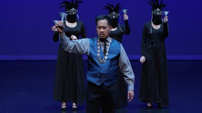 Edwin Castillo (Macbeth)
Brooke Beyer, Sara Schaefer, Margo Von Buseck (Coven)
Photo  Photo