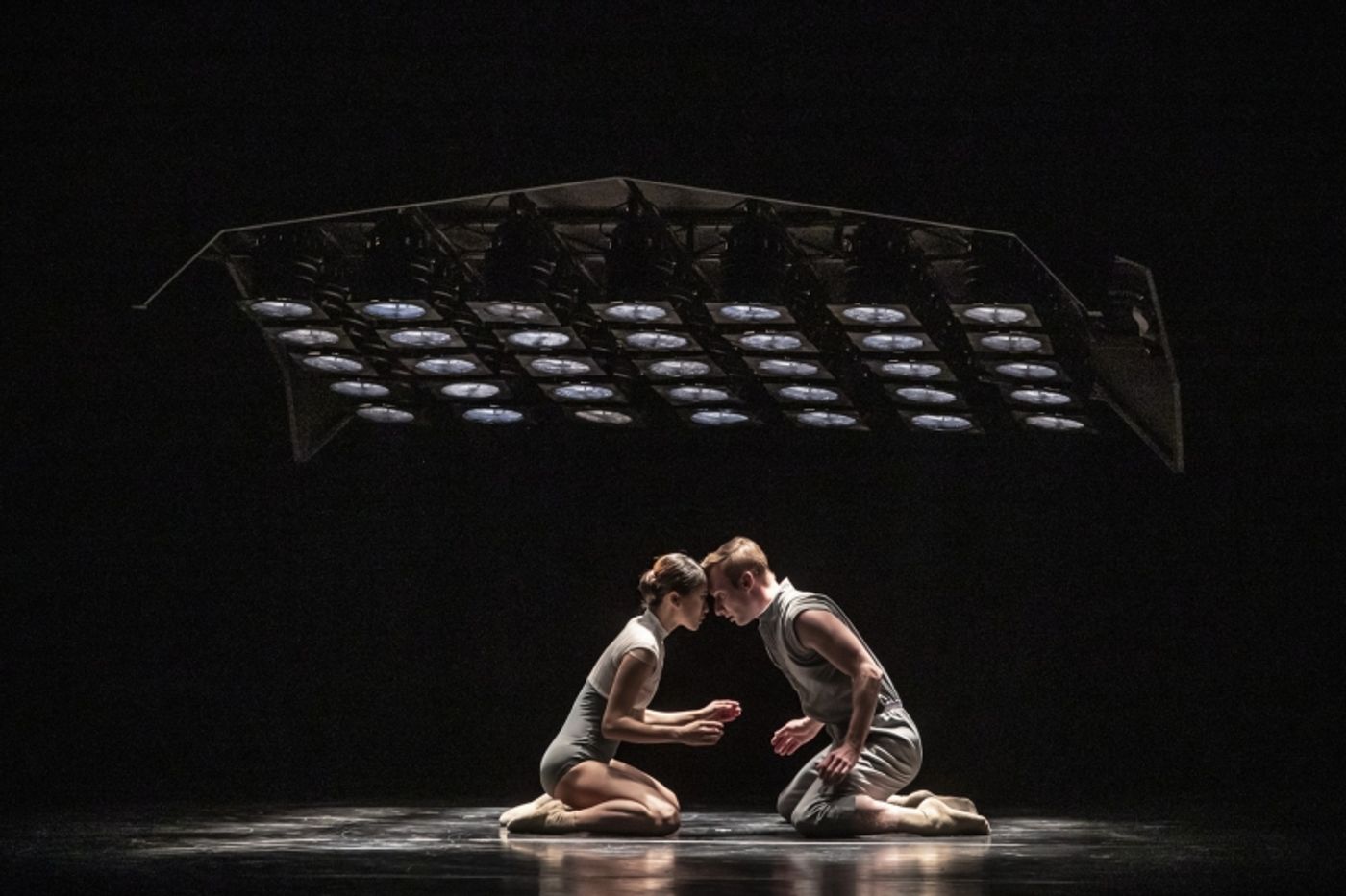 Video: Národní divadlo uvádí balet DOS SOLES SOLOS Video: Národní divadlo uvádí balet DOS SOLES SOLOS Image