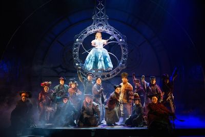 NA HA NA and the cast of WICKED KOREA Photo