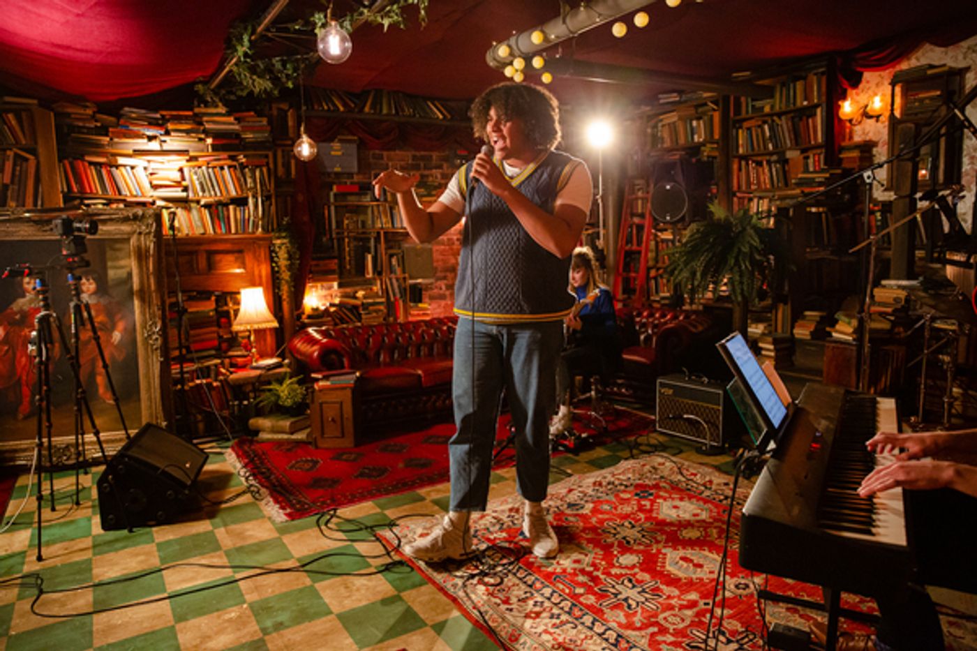 Photo Flash: First Look at the UK Premiere of Drew Gasparini's I COULD USE A DRINK  Image