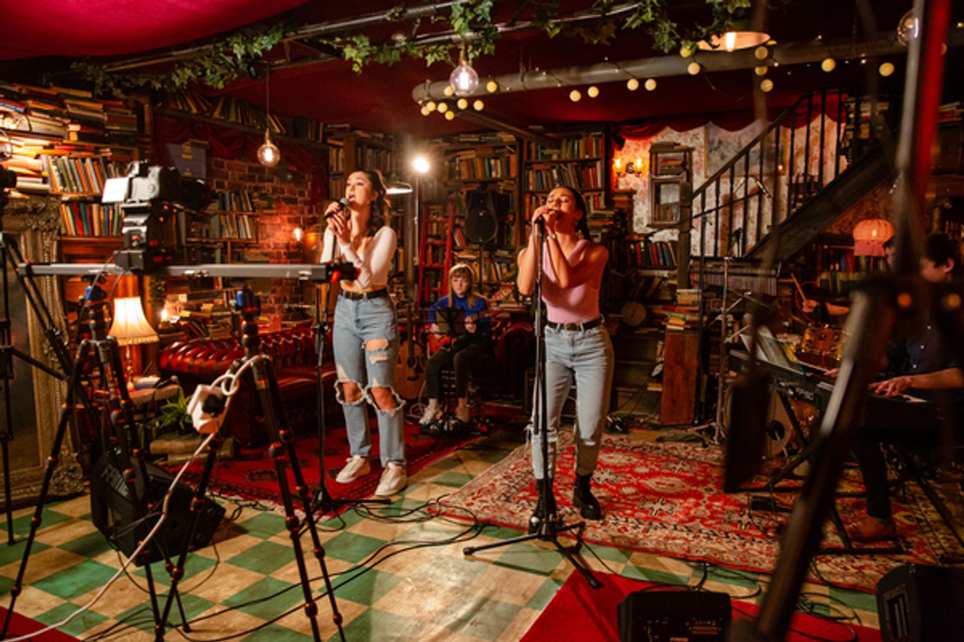 Photo Flash: First Look at the UK Premiere of Drew Gasparini's I COULD USE A DRINK  Image