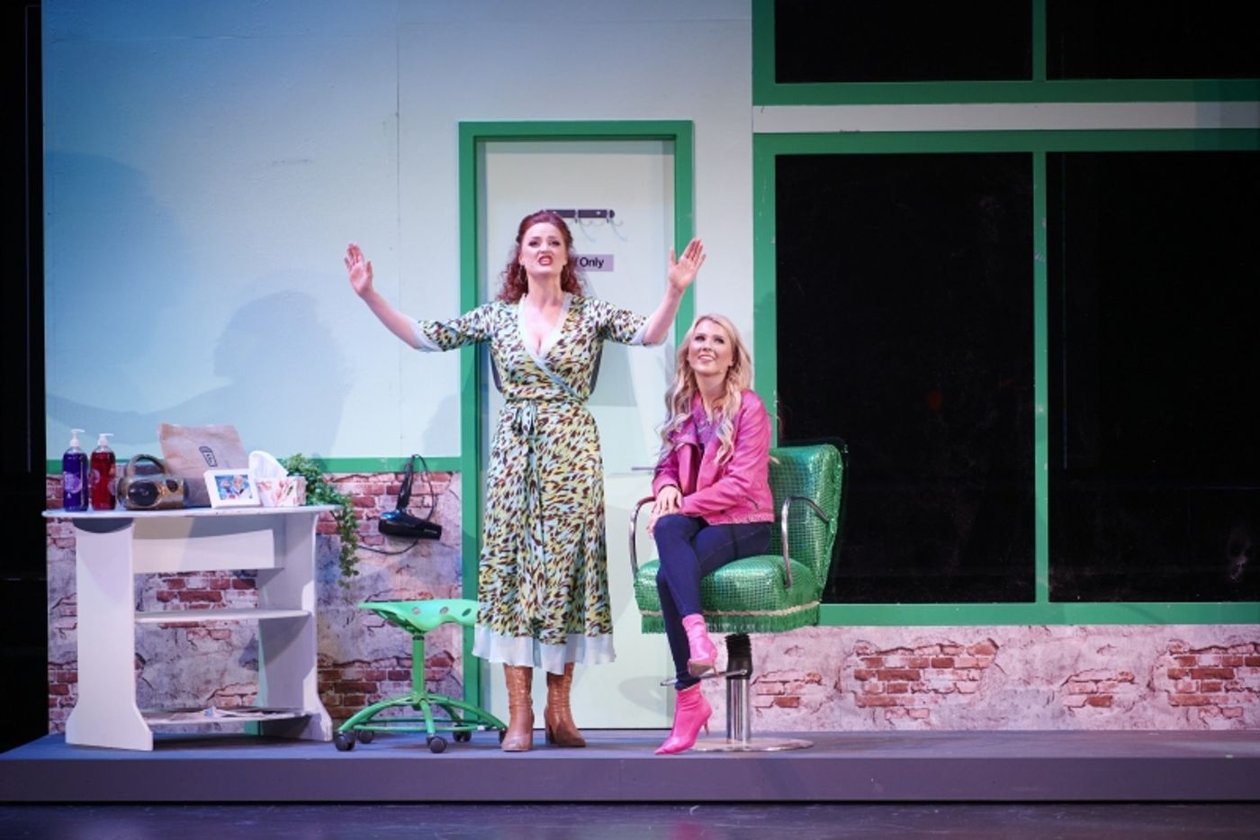 Review: LEGALLY BLONDE at Crown Theatre  Image