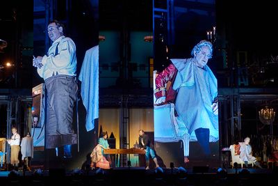 Lucas Meachem as Figaro and Philip Skinner as Dr. Bartolo projected above Meachem, Da Photo