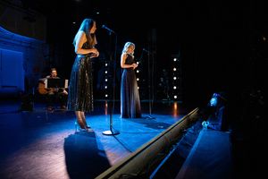 Sutton Foster and Kelli O'Hara @ BroadwayWorld Sutton Foster and Kelli O'Hara Photo