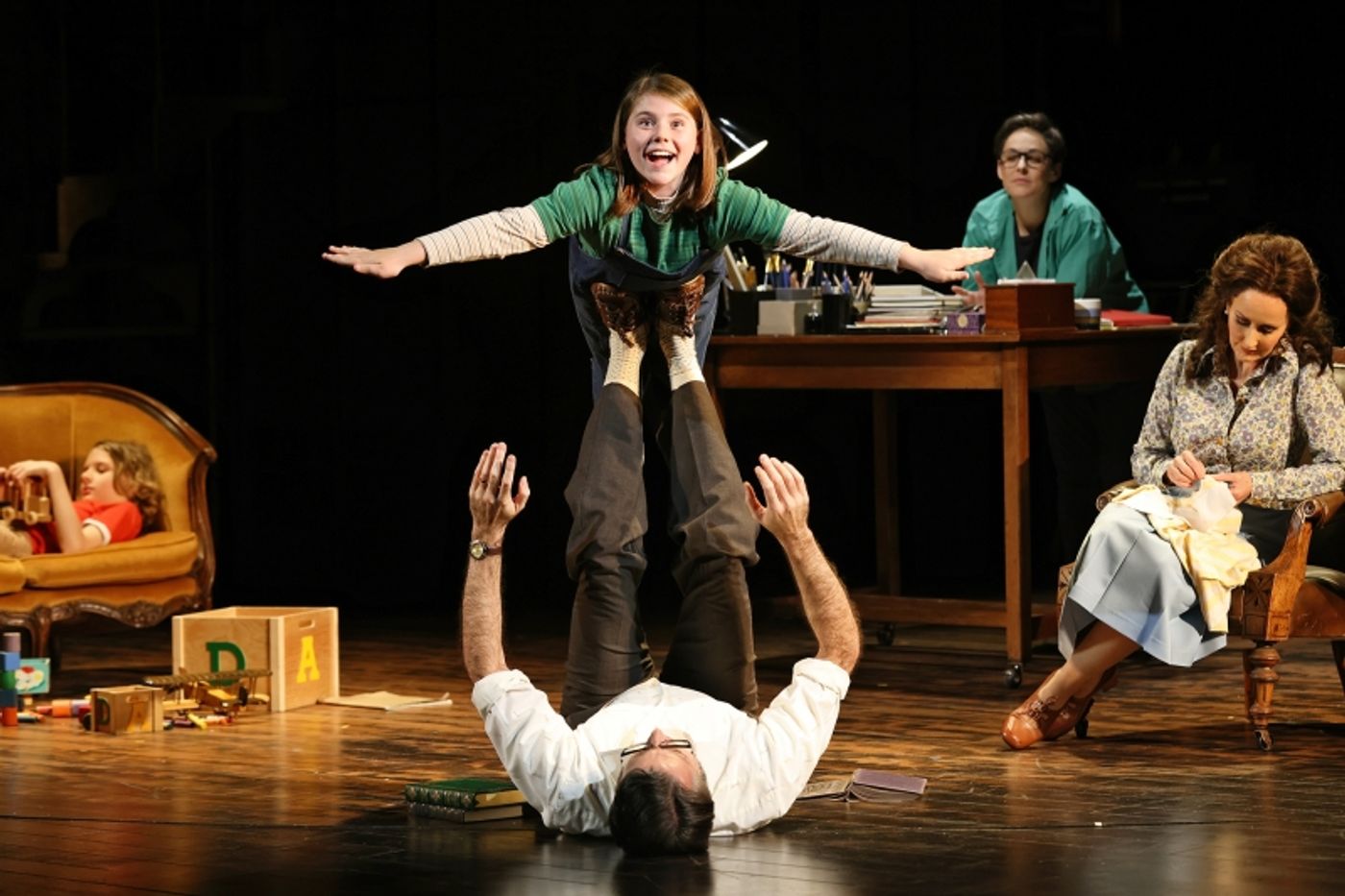 Review: The Musical Adaptation of Alison Bechdel's Graphic Memoir Comes To Life With Power And Poignancy In The Australian Premiere of FUN HOME  Image