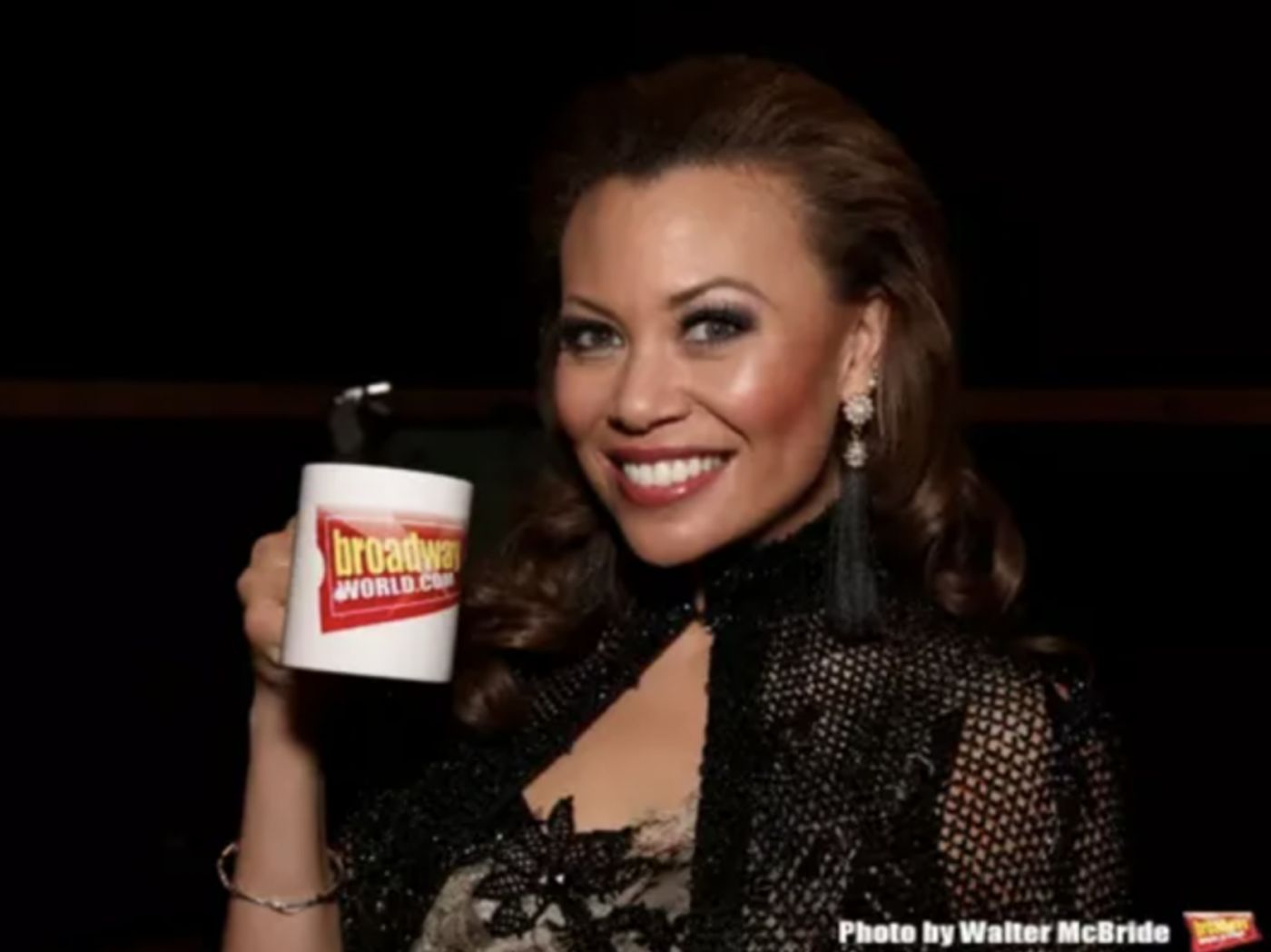 Wake Up With BWW 5/6: Broadway to Reopen at 100% Capacity in September, and More!  Image