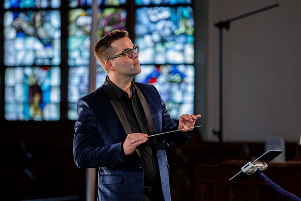 Maestro Luke Frazier Photo