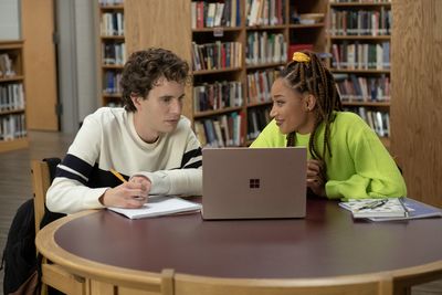 Evan Hansen (Ben Platt) and Alana Beck (Amandla Stenberg) Photo