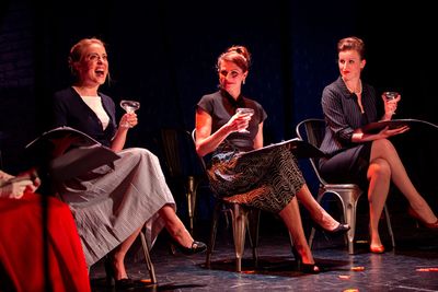 Aimee Hondnett, Rebecca Thornhill & Tiffany raves Photo