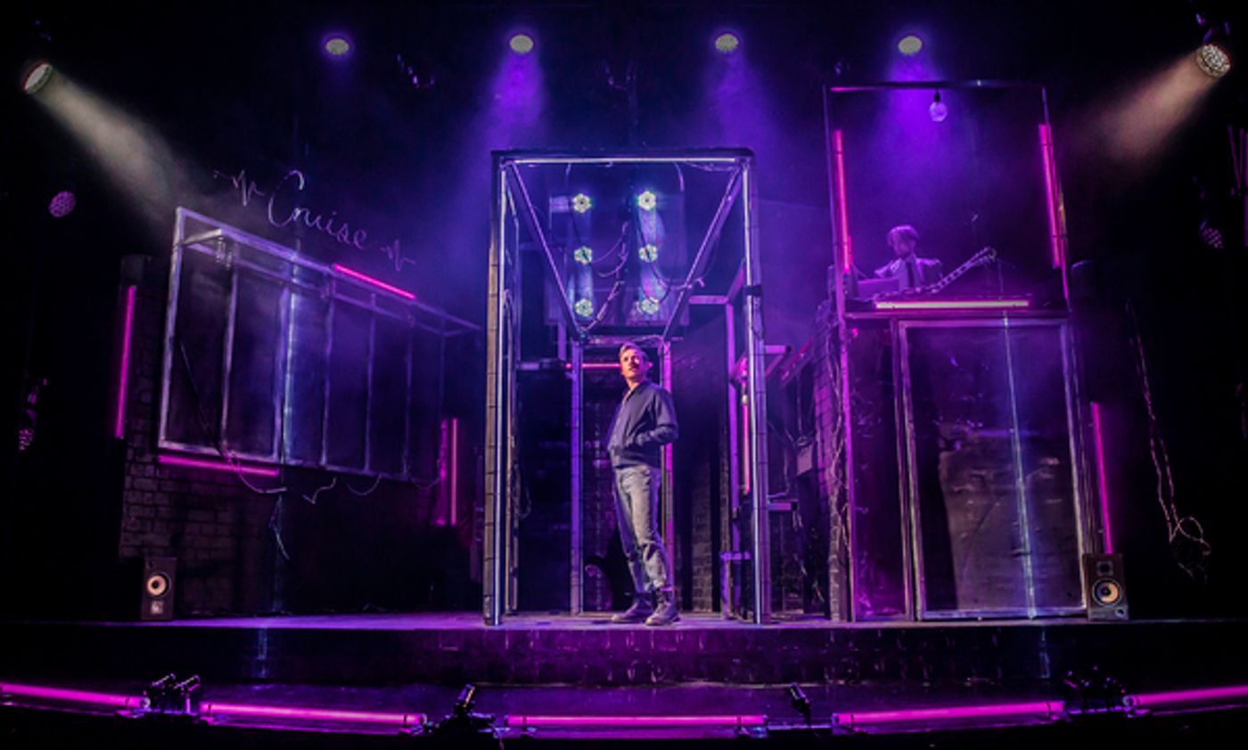 Photo Flash: First Look at CRUISE at the Duchess Theatre  Image