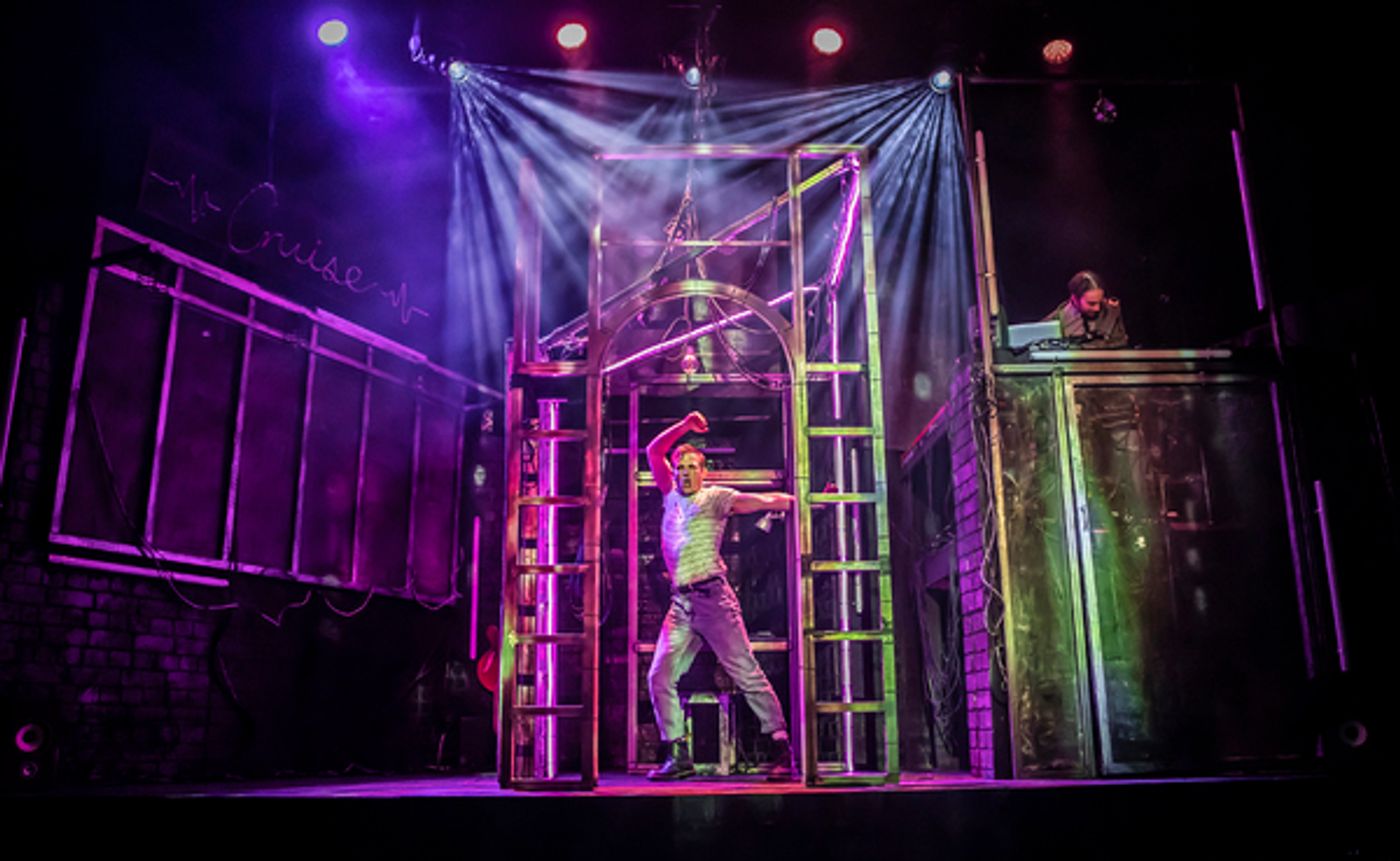 Photo Flash: First Look at CRUISE at the Duchess Theatre  Image