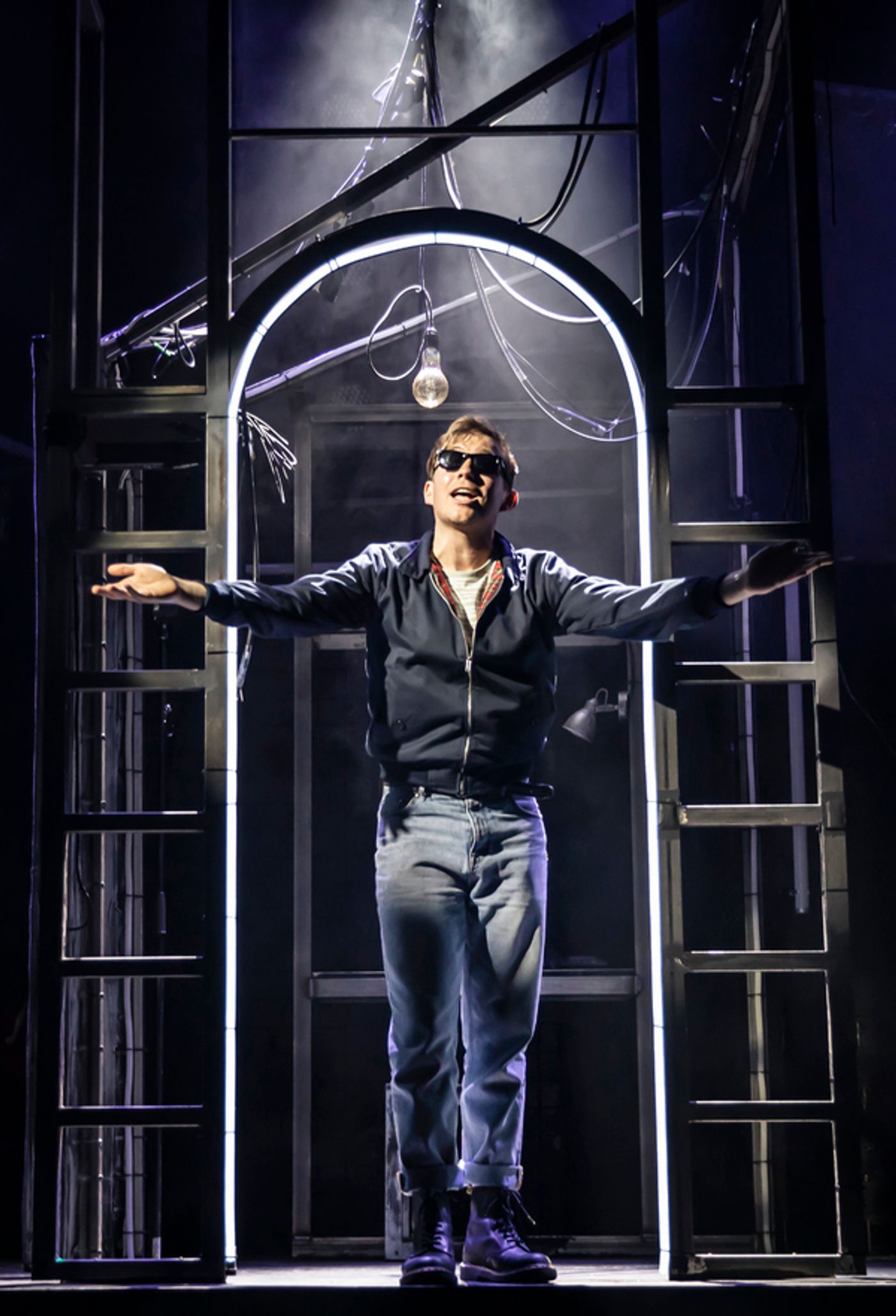 Photo Flash: First Look at CRUISE at the Duchess Theatre  Image