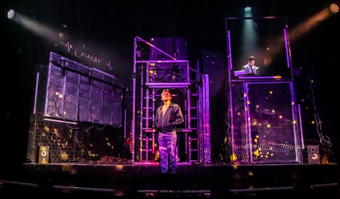 Photo Flash: First Look at CRUISE at the Duchess Theatre  Image