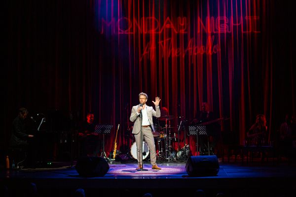 Julian Ovenden Photo