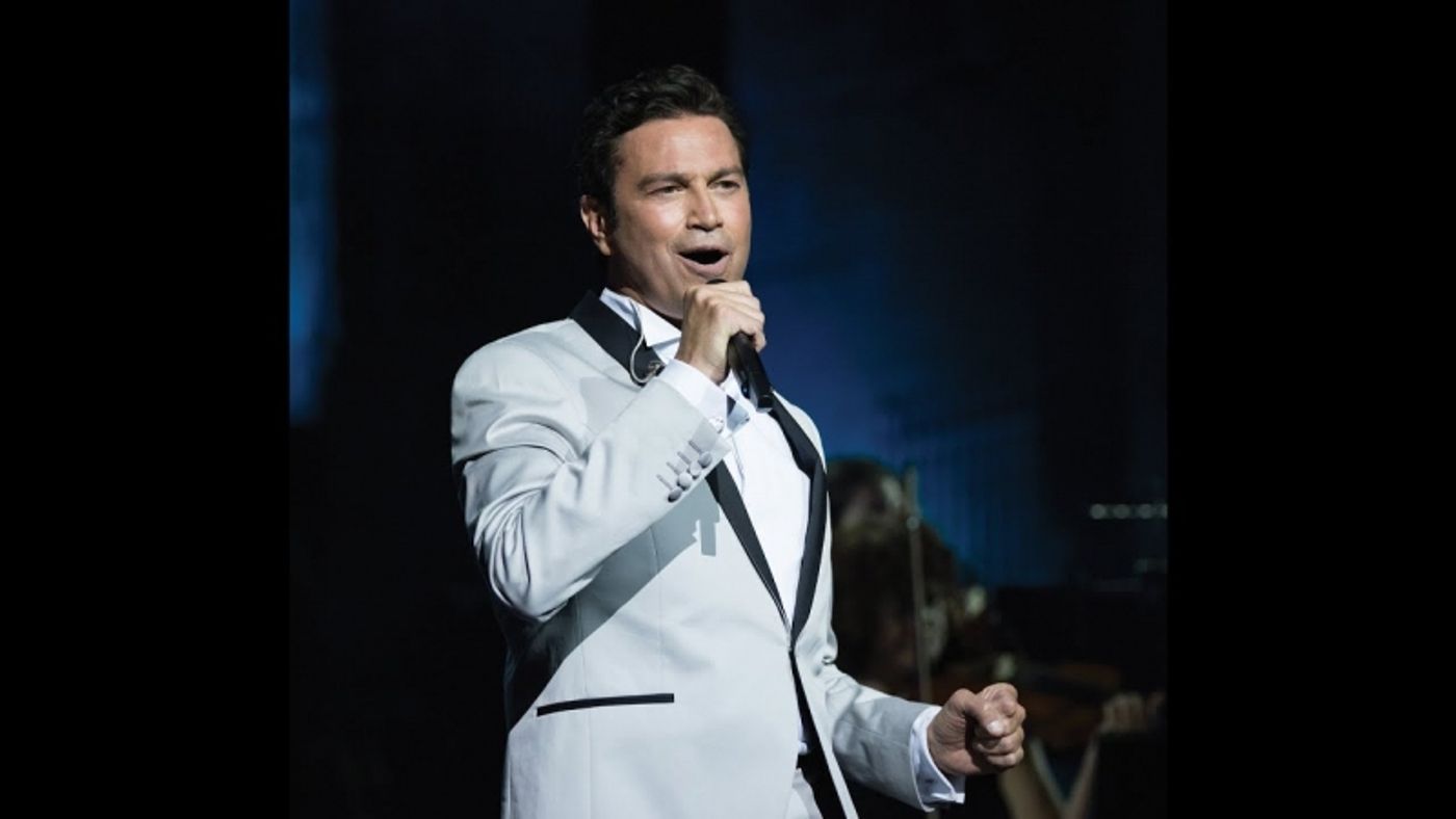 Review: BLUE SKIES: AN AMERICAN SONG BOOK By Mario Frangoulis  Image