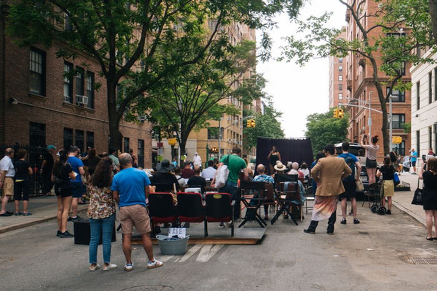 Photo Flash: Guilty Pleasures Cabaret Dazzles NYC Streets with SIDEWALK SPEAKEASY Image