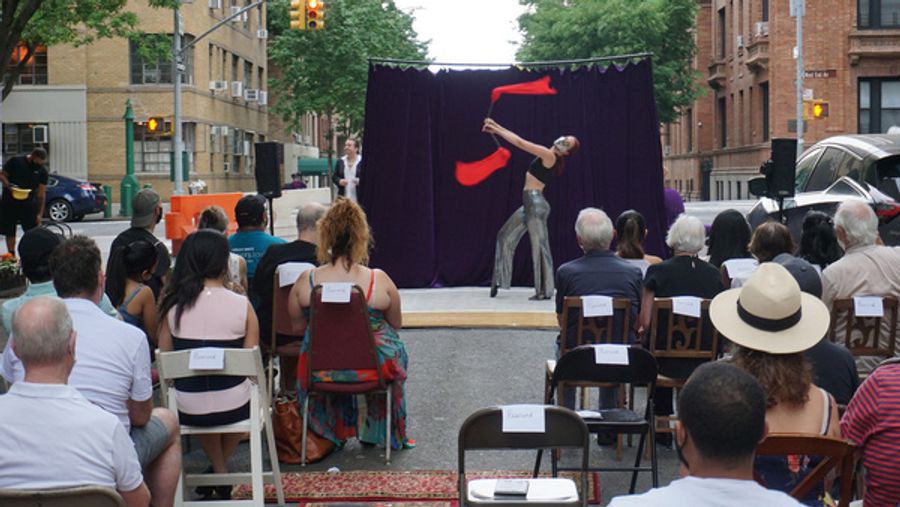 Photo Flash: Guilty Pleasures Cabaret Dazzles NYC Streets with SIDEWALK SPEAKEASY Image