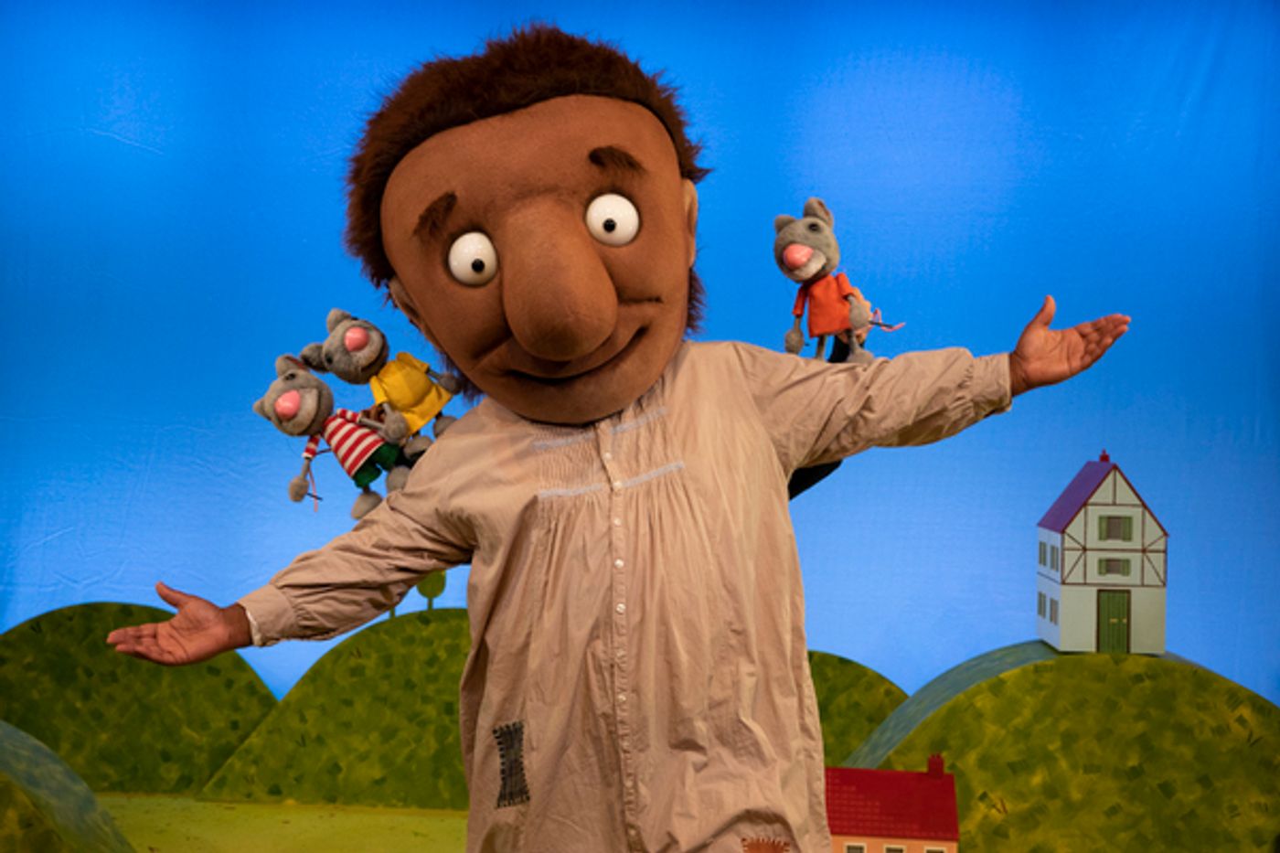 Photo Flash: Check Out Production Shots of THE SMARTEST GIANT IN TOWN Photo Flash: Check Out Production Shots of THE SMARTEST GIANT IN TOWN Image