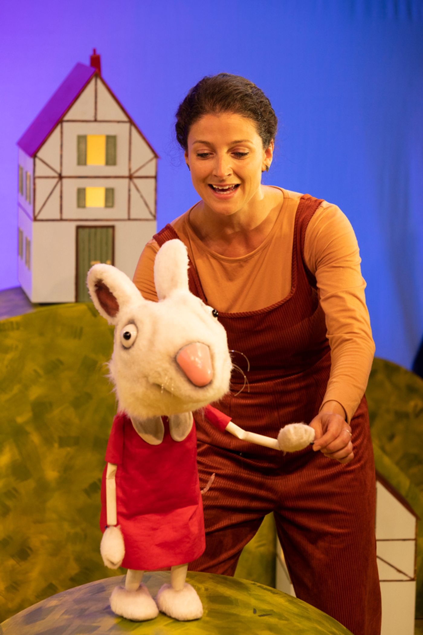 Photo Flash: Check Out Production Shots of THE SMARTEST GIANT IN TOWN  Image