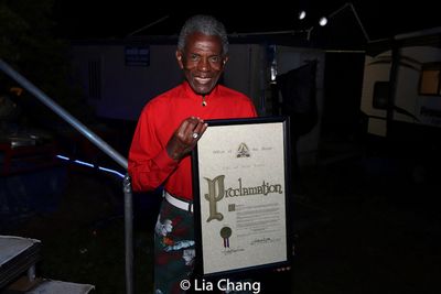 Andre De Shields holds St. Louis Mayor Tishaura O. Jones? Proclamation naming June 4, Photo