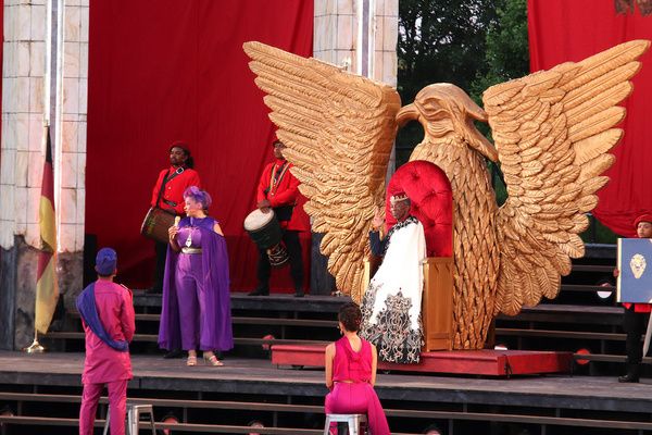 Rayme Cornell, Andre De Shields and The Company of KING LEAR. Photo