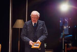 Oliver Ford Davies Photo