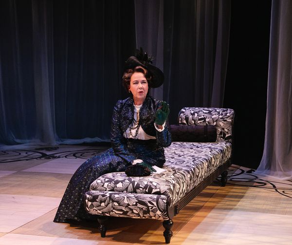 Harriet Harris  Photo