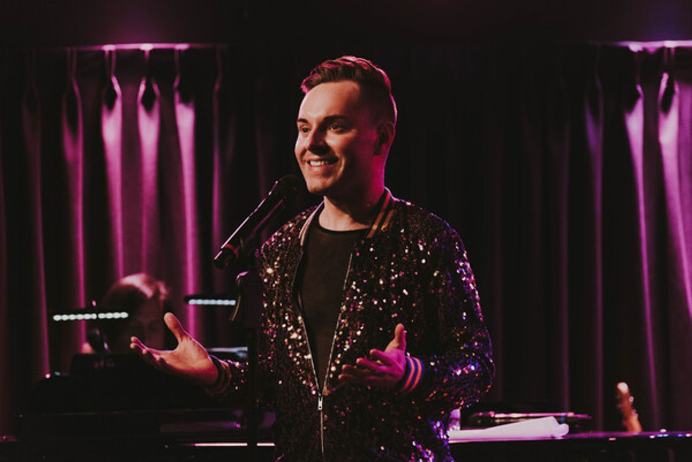 Photo Flash: Travis Moser Brings THE SONGS OF LINDA RONSTADT to The Green Room 42  Image