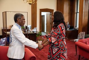 Andre De Shields and St. Louis Mayor Tishaura O. Jones     Photo
