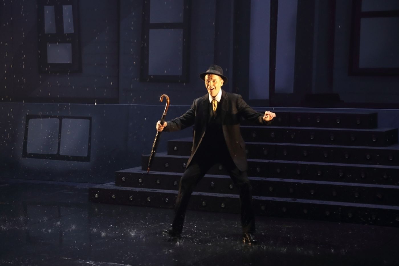 Review: SINGIN IN THE RAIN at Opéra Massy  Image