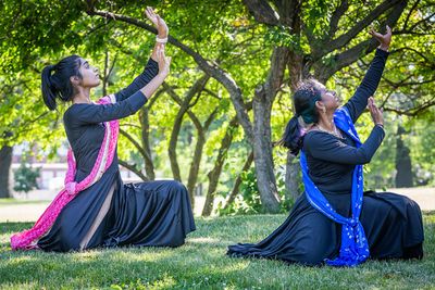 Erika Ochoa and Phaedra Darwish of Bellydance Photo