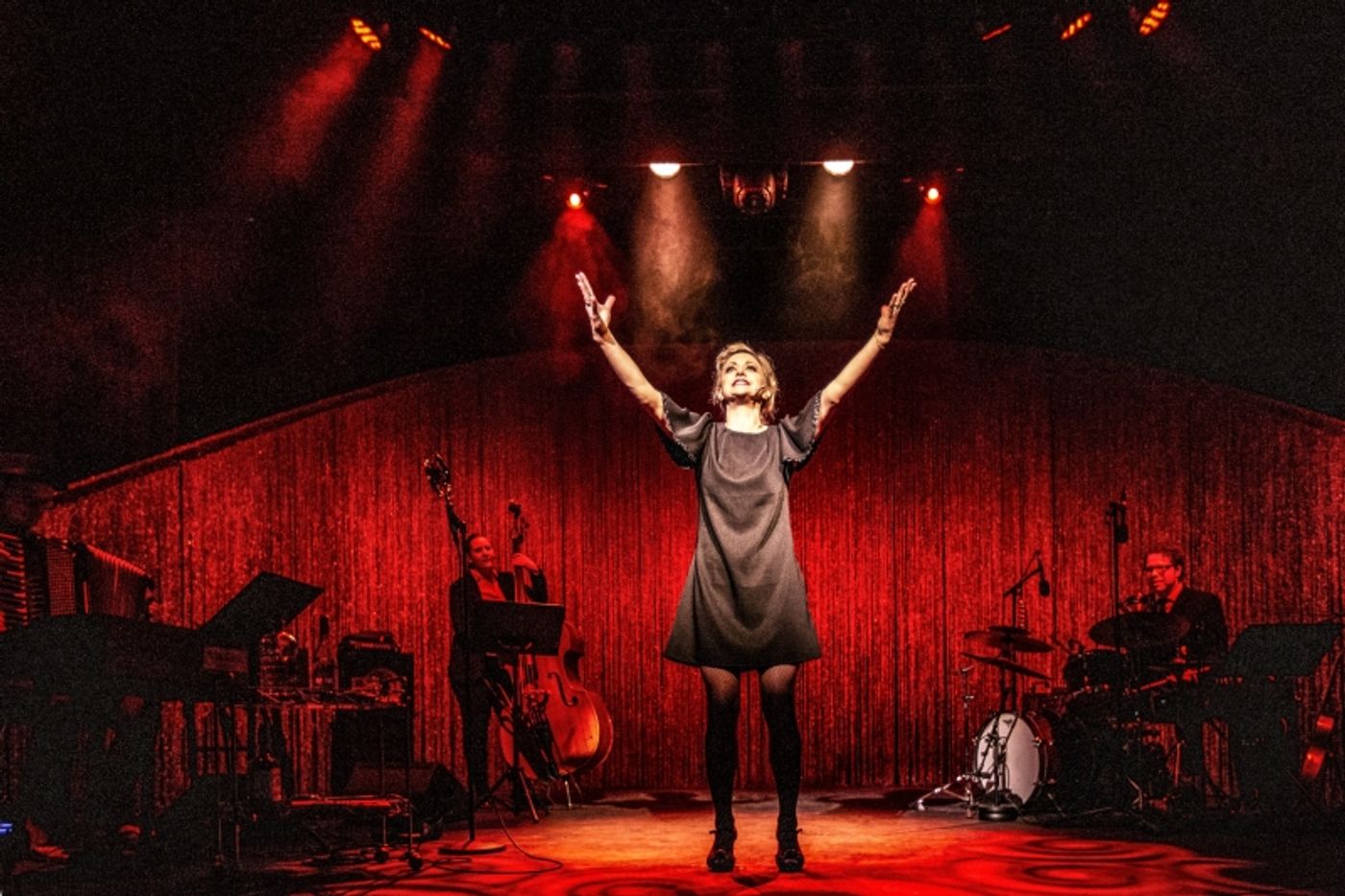 Review: STARDUST at Chat Noir - Hilde Louise Asbjørnsen Gives Star Power on Every Level  Image