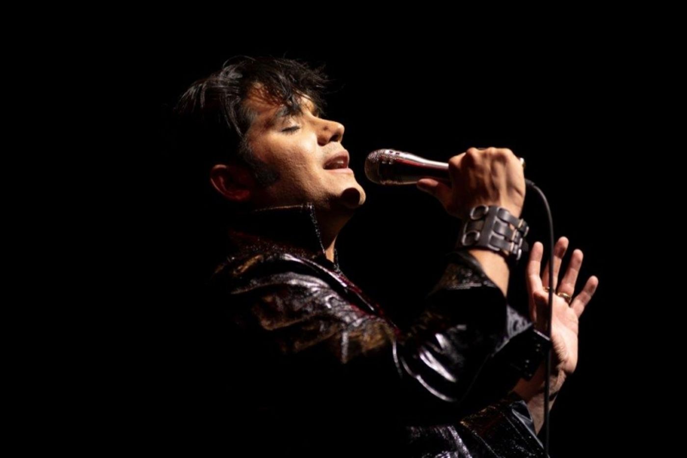 Review: THE KING IN CONCERT Returns Live Performances to the New Theatre Restaurant  Image