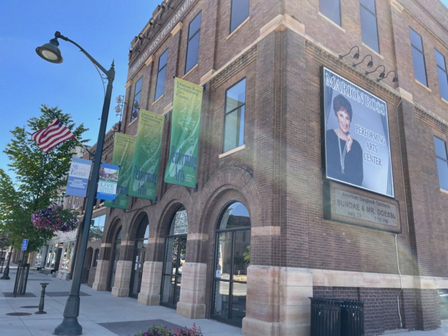 Photos: Hometown Theater Honors Marion Ross With Bronze Statue Image