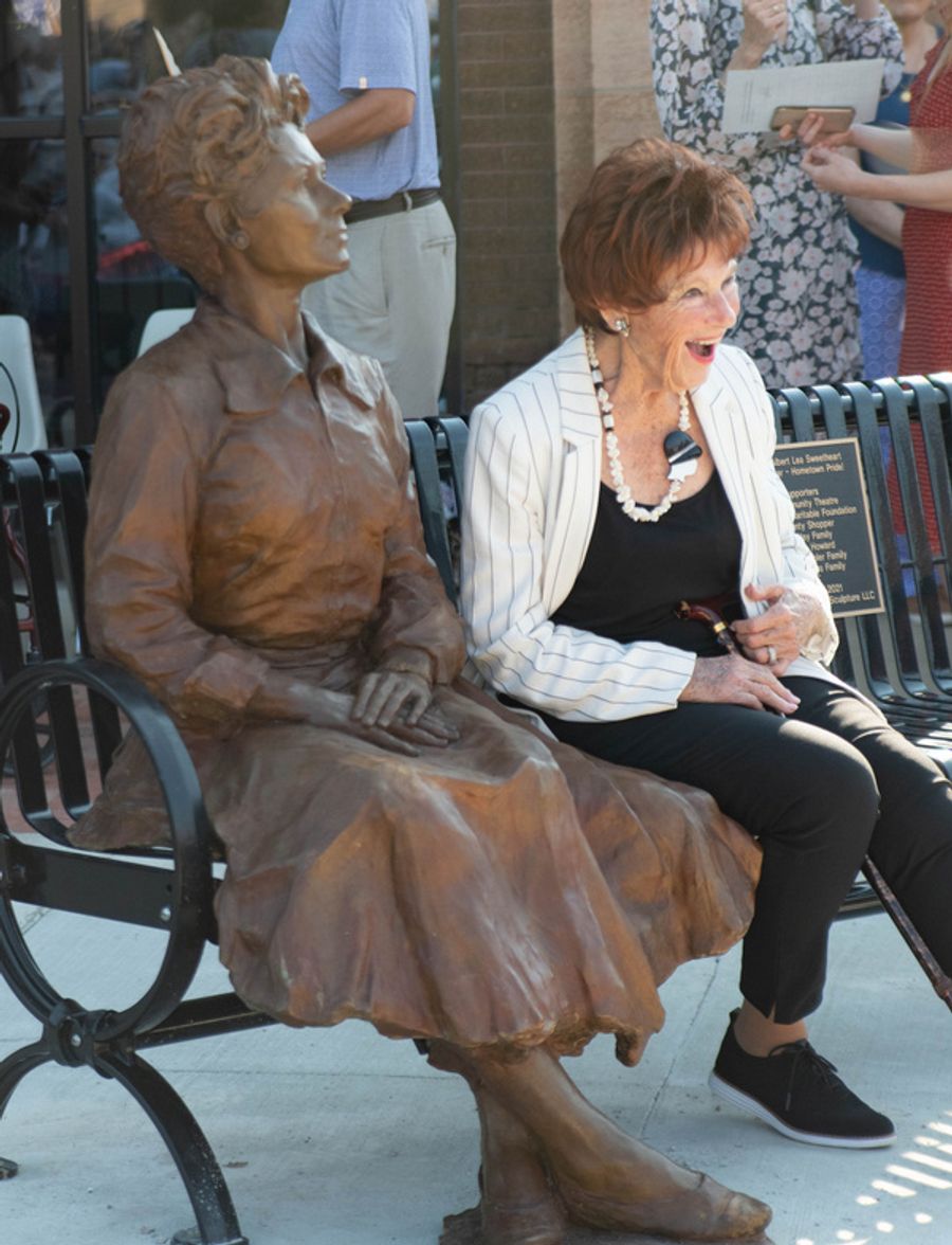 Photos: Hometown Theater Honors Marion Ross With Bronze Statue Image