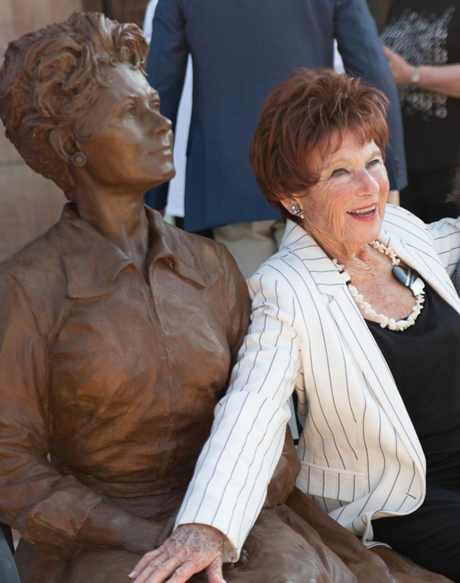 Photos: Hometown Theater Honors Marion Ross With Bronze Statue Image