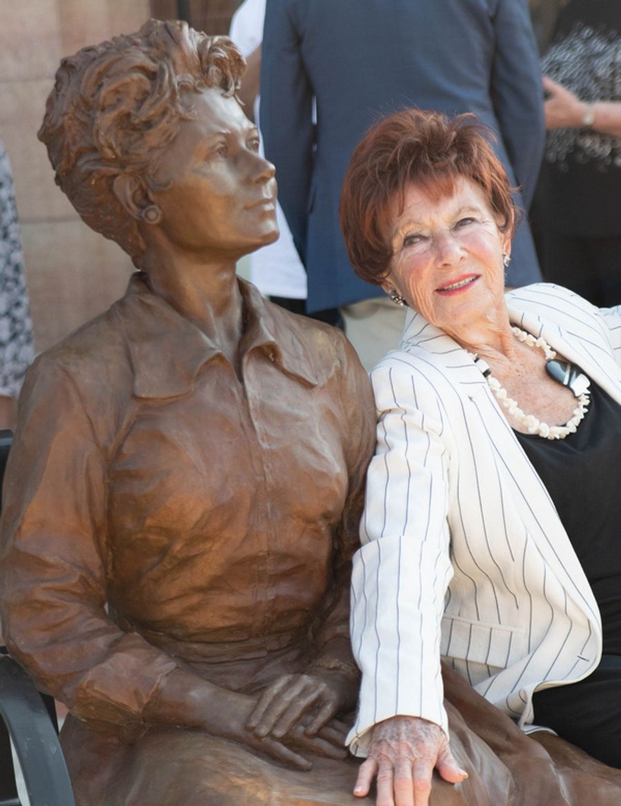 Photos: Hometown Theater Honors Marion Ross With Bronze Statue Image